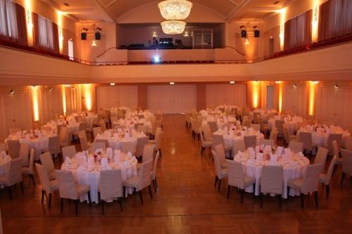 Bankettbestuhlung Großer Saal Bankettbestuhlung für Hochzeiten im Großen Saal