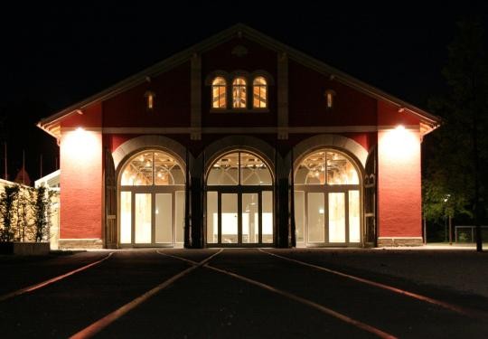 Lokschuppen_Front_Nacht